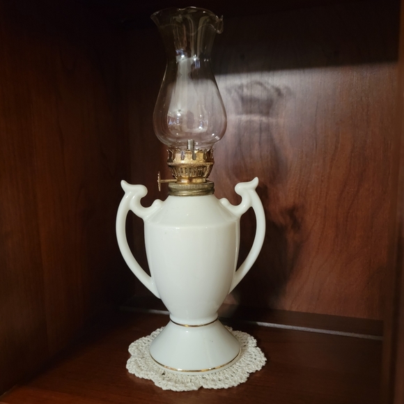 HOLLY HOBBIE® ♡ 1970's Mint Condition Genuine Porcelain Miniature Oil Lamp - Picture 12 of 13